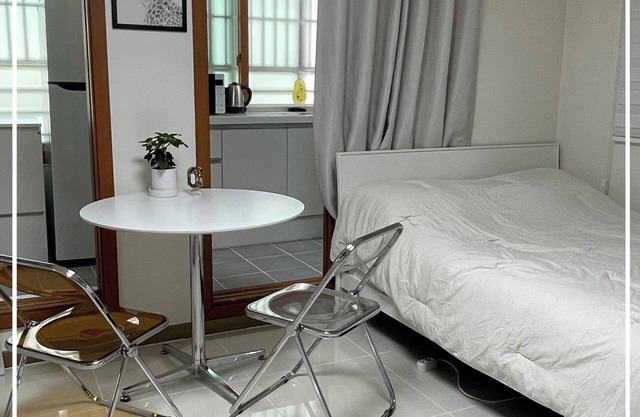 Cozy 1-bedroom apartment with AC, WiFi in lovely Seoul