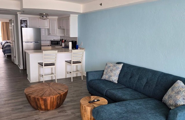 Cozy 1-bedroom condo with WiFi, AC in fabulous Daytona Beach