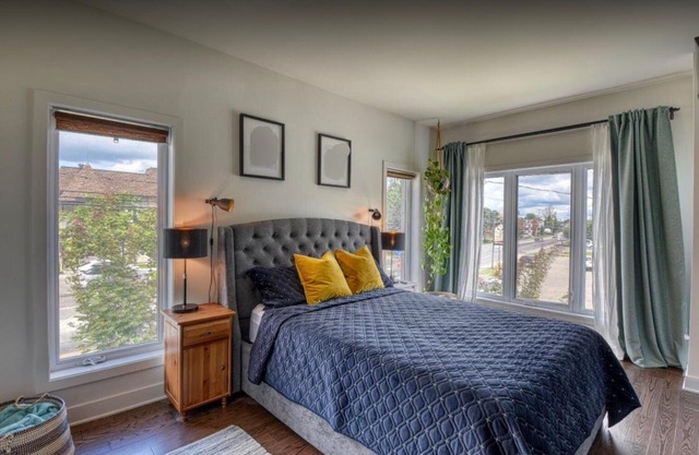 Cozy 1-Bedroom Condo for Rent - Perfect VRBO Getaway! with parking!