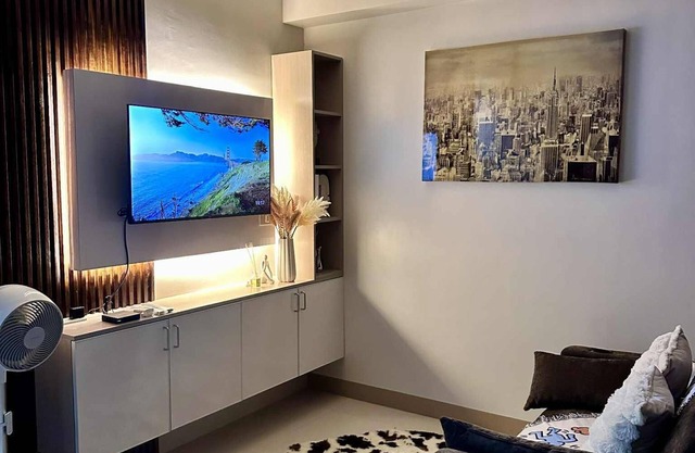 Cozy 1-bedroom condo in marvelous Iloilo City with WiFi, AC