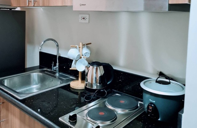 Cozy 1-bedroom condo in lovely Pasay with WiFi, AC