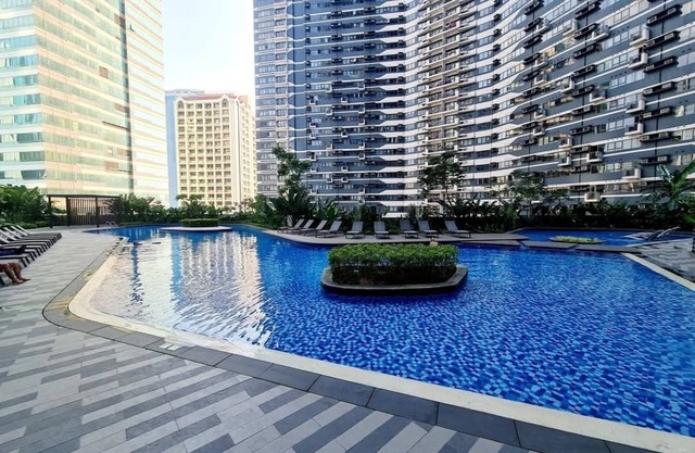 Cozy 1-bedroom condo in enjoyable Makati with WiFi, fitness room