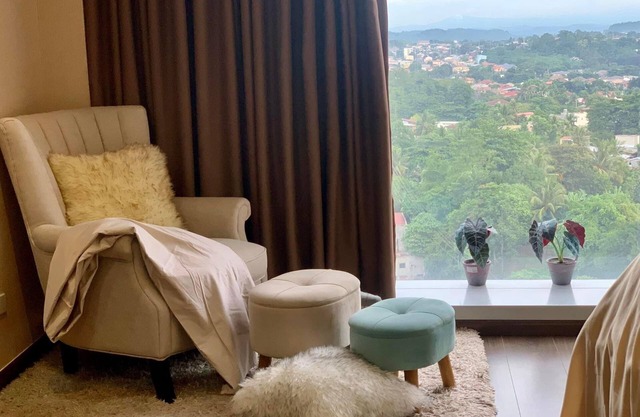 Cozy 1-bedroom Condo near Abreeza Ayala Mall with City View and Free Parking