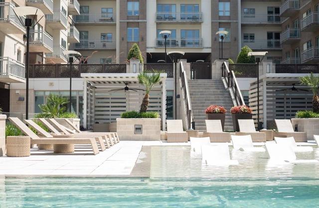 Cozy 1-bedroom in enjoyable Houston with fitness room, WiFi, Pool, Balcony