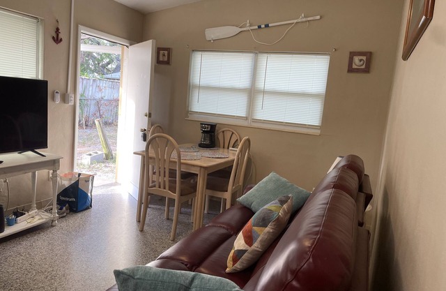 Cozy 1 Bedroom in Historic Eau Gallie