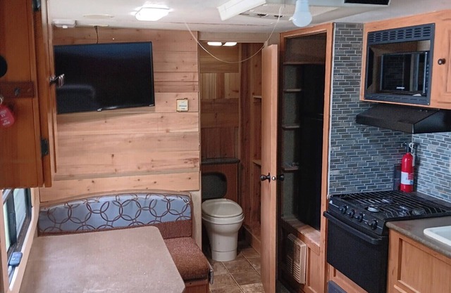 Cozy 1-bedroom RV near Toledo Bend, LA.