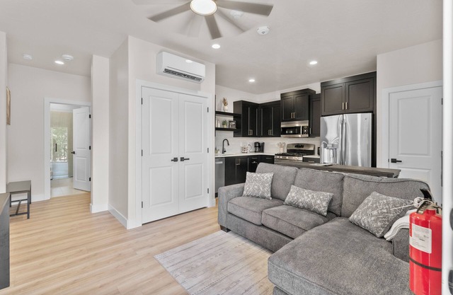 Cozy 1-Bedroom Suite Near Zion National Park - Pet Friendly!