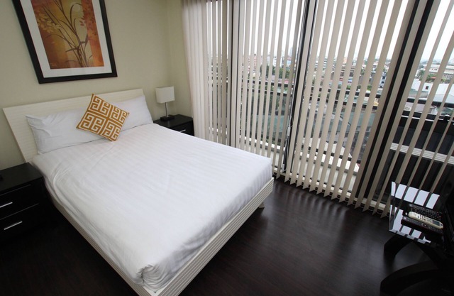 Cozy 1-Bedroom unit @Knightsbridge 0711