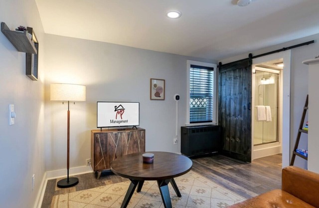 Cozy 1 BR + 4min Walk to Downtown [Blueberry Hill]