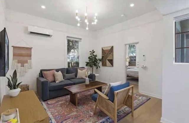 Cozy 1 BR Casita Overflowing with Natural Light!