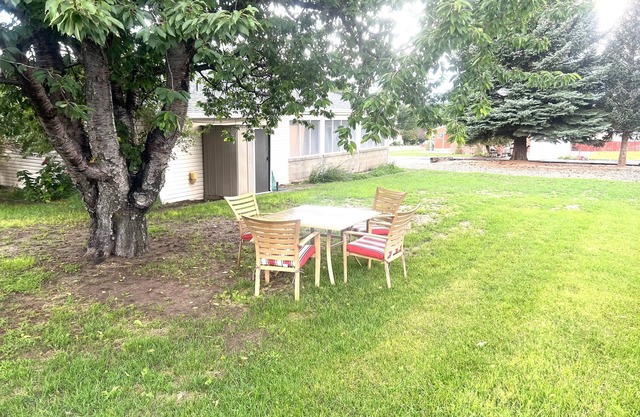 Cozy 1950s Vintage Cottage on Main near Capitol Reef