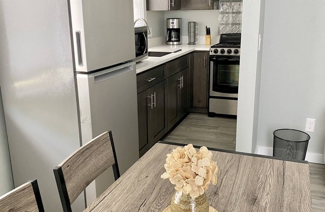 Cozy 1B/1B Apt in Downtown