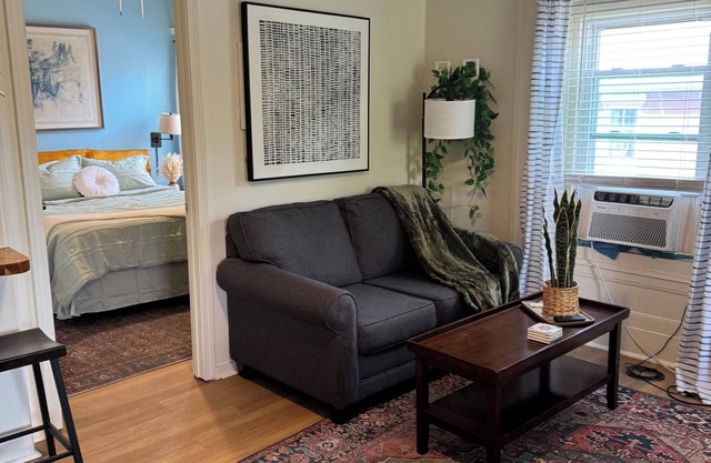 Cozy 1BR Apartment w/Balcony, 5 Min Walk to Church St & Lake Champlain