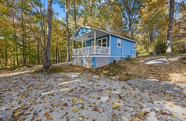 Cozy 1BR Cottage w/Firepit | Close to Downtown