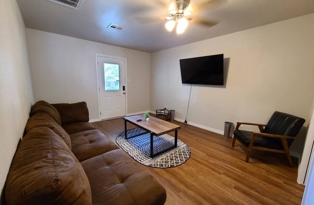 Cozy 1BR Duplex | Near Baylor Scott & White