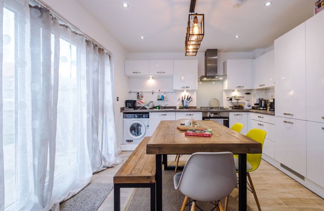 Cozy 1BR Home in Vibrant Manchester – Free Parking