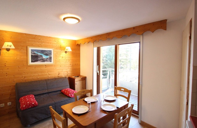 Cozy 1BR near slopes with balcony, pets allowed