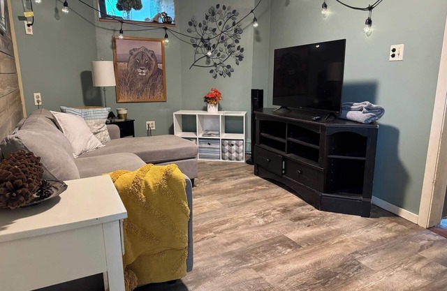 Cozy 1BR Private Unit w/Patio and Parking