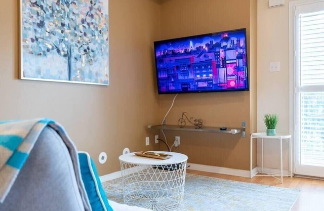 Cozy 1BR Townhome Apartment