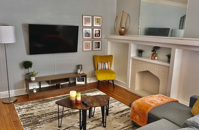 Cozy 2-bdr unit close to the beach w/ parking