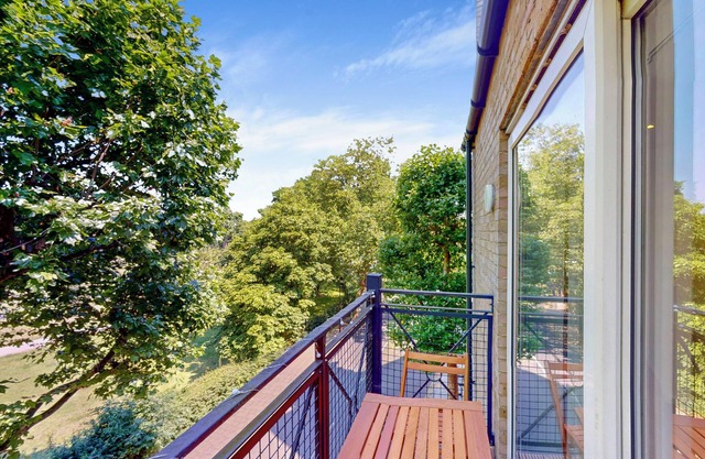 Cozy 2 Bed Apartment w/Balcony near Tower Bridge