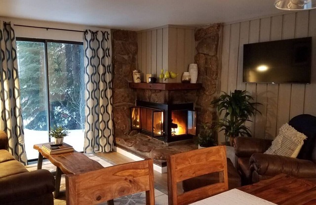 Cozy 2-bed|Minutes from Resort|Pool & Hot Tub