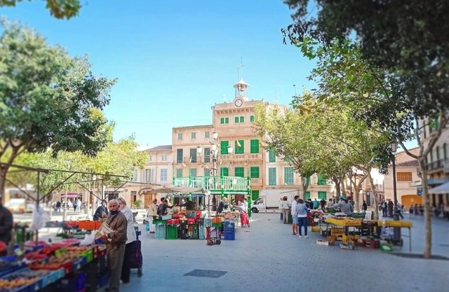 Cozy 2-bedroom apartment with WiFi, air-con and a rooftop terrace with bbq.