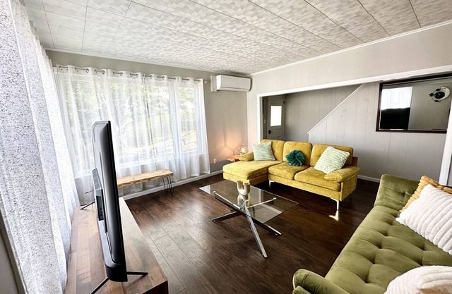Cozy 2 Bedroom Apartment in Downtown Biddeford Pet-Friendly.