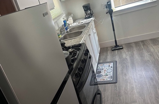 Cozy 2-bedroom apartment with AC and WiFi in lovely Rochester
