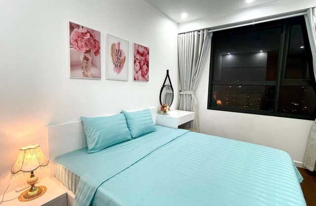 Cozy 2-bedroom apartment with city view in Tran Duy Hung str with shopping mall