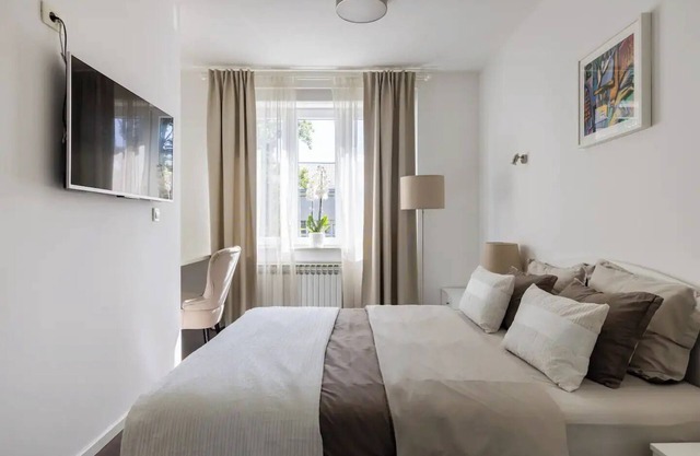 Cozy 2-bedroom apartment with WiFi, AC in welcoming Zagreb