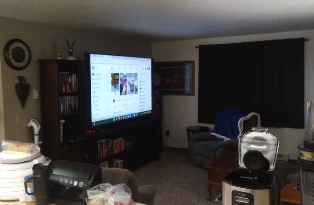 Cozy 2-bedroom apartment in terrific Fargo with AC, Wi-Fi, centrally locatedn