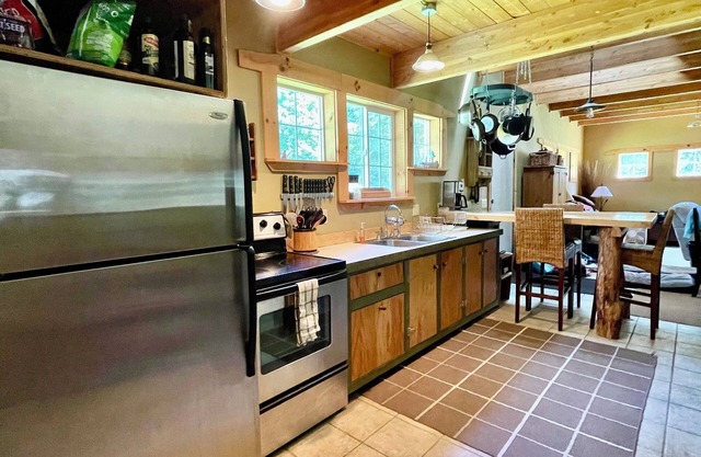Cozy 2-bedroom cabin in beautiful Leavenworth on 35 acres!n