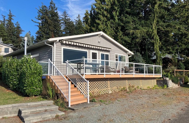 Cozy 2-bedroom cabin in charming Mutiny Bay