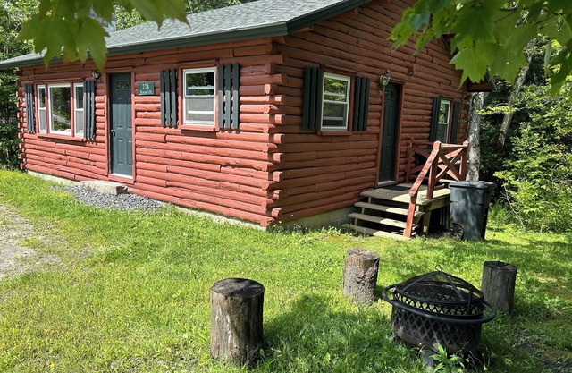 Cozy 2-bedroom cabin near Mount Snow 3 min drive