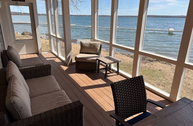 Cozy 2-bedroom cabin on the shores of Agency Bay on Leech Lake!