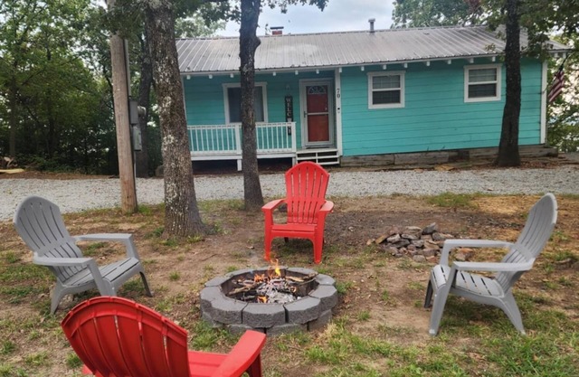 Cozy 2-bedroom cabin by Lake Eufaula with Wi-Fi and Hot Tub