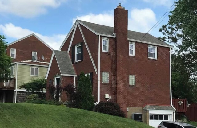 Cozy 2-bedroom Cape Cod - Pittsburgh City-Line
