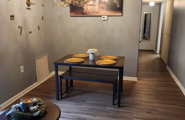 Cozy 2 Bedroom Condo 2 Miles from UNC-Chapel Hill