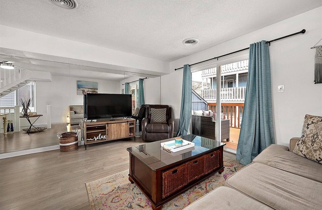 Cozy 2 Bedroom Condo at Harbor Lights