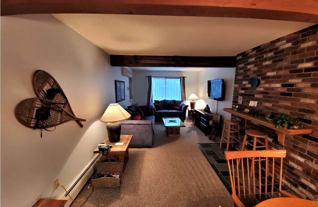 Cozy 2-bedroom condo in lovely Bartlett with fitness room, WiFi