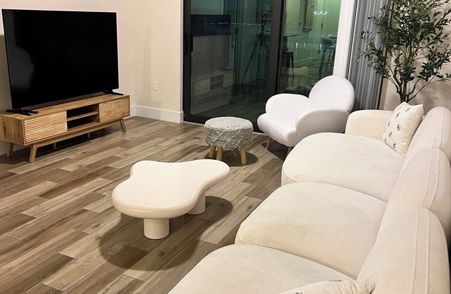 Cozy 2-bedroom condo in beautiful Davie