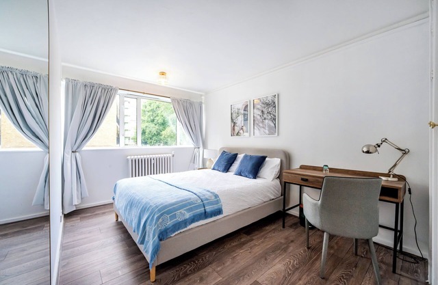 Cozy 2 bedroom flat- Heart of Victoria