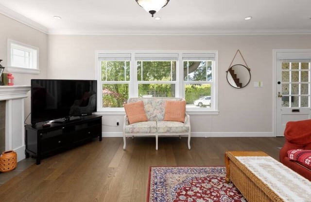 Cozy 2 bedroom home in Vancouver ！