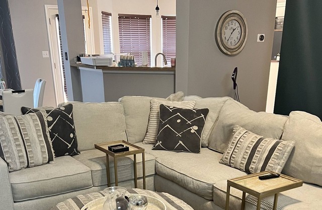 Cozy 2 bedroom home near Tesla, COTA and the airport