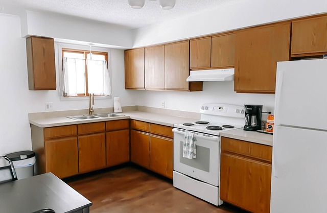 Cozy 2 Bedroom Home | Walking Distance to Downtown