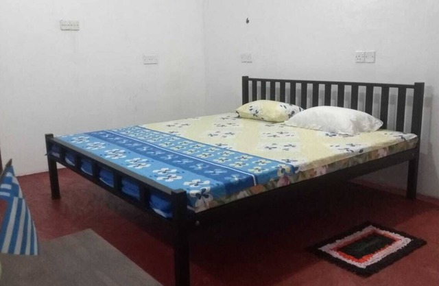 Cozy 2-bedroom house in charming Katunayaka with WiFi, AC