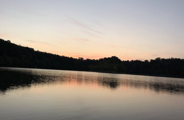 Cozy 2-bedroom lake front property