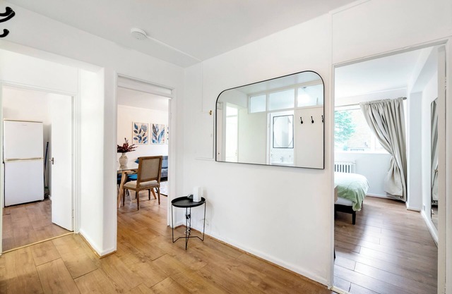 Cozy 2 bedroom London flat in heart of Victoria