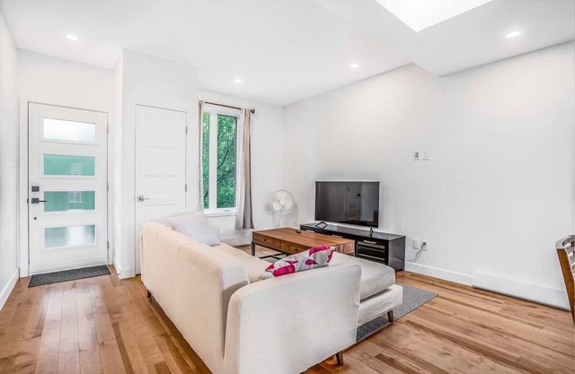 Cozy 2-bedroom unit